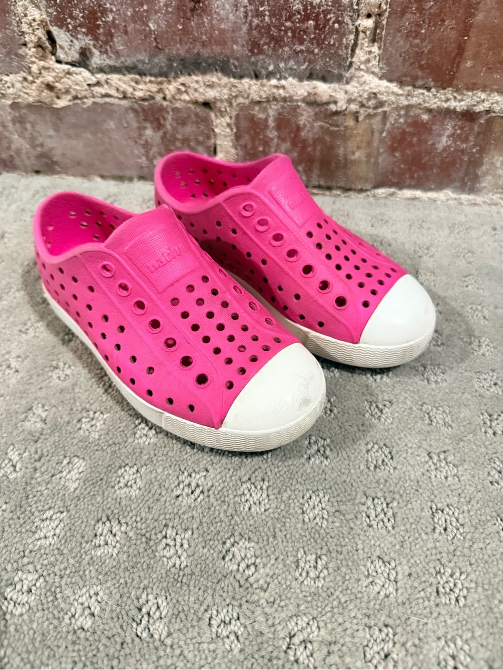 Native Kids Jefferson Slip-On Shoes in Hot Pink with White Toe